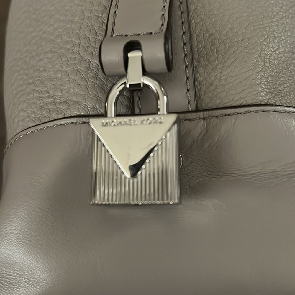 MICHAEL KORS Shoulder Bag Pearl Gray Leather - Picture 4 of 9